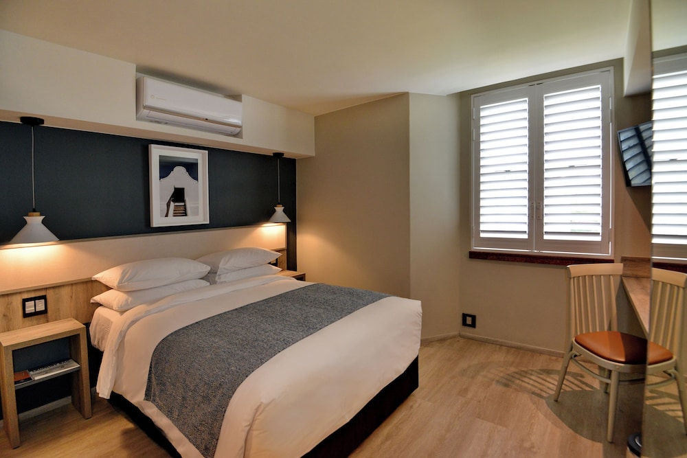 Town Lodge Bellville — Hotel rooms in Cape Town, Western Cape