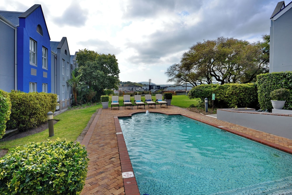 Town Lodge Bellville — Swimming pool in Cape Town, Western Cape