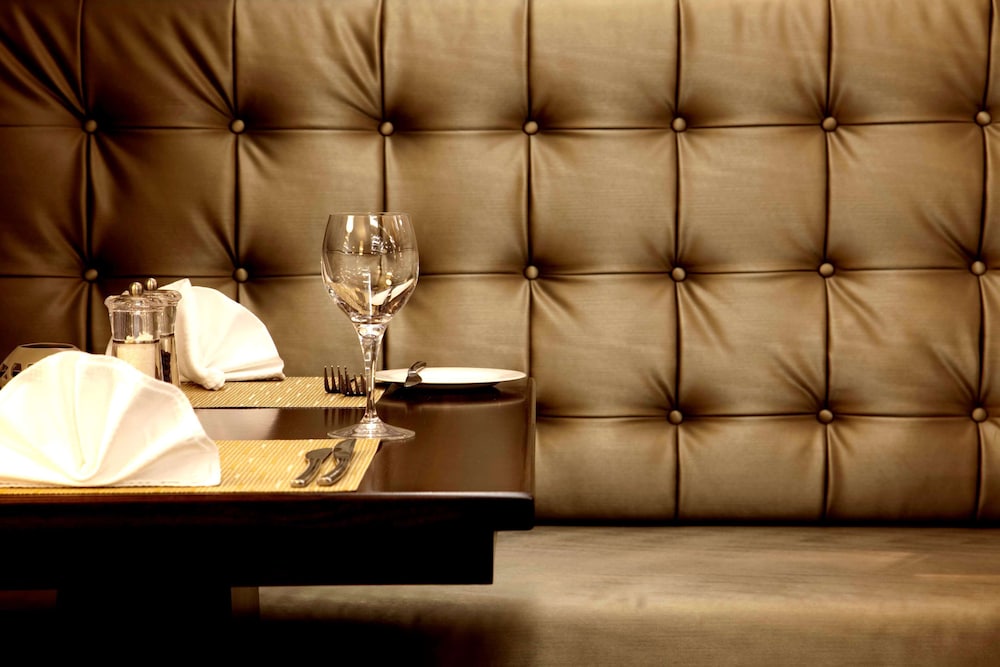 DoubleTree by Hilton Cape Town - Upper Eastside — Restaurant & bars in Cape Town, Western Cape
