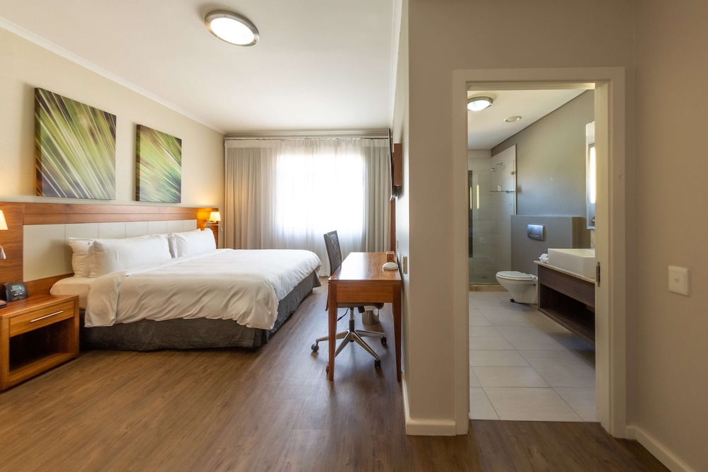 DoubleTree by Hilton Cape Town - Upper Eastside — Hotel rooms in Cape Town, Western Cape