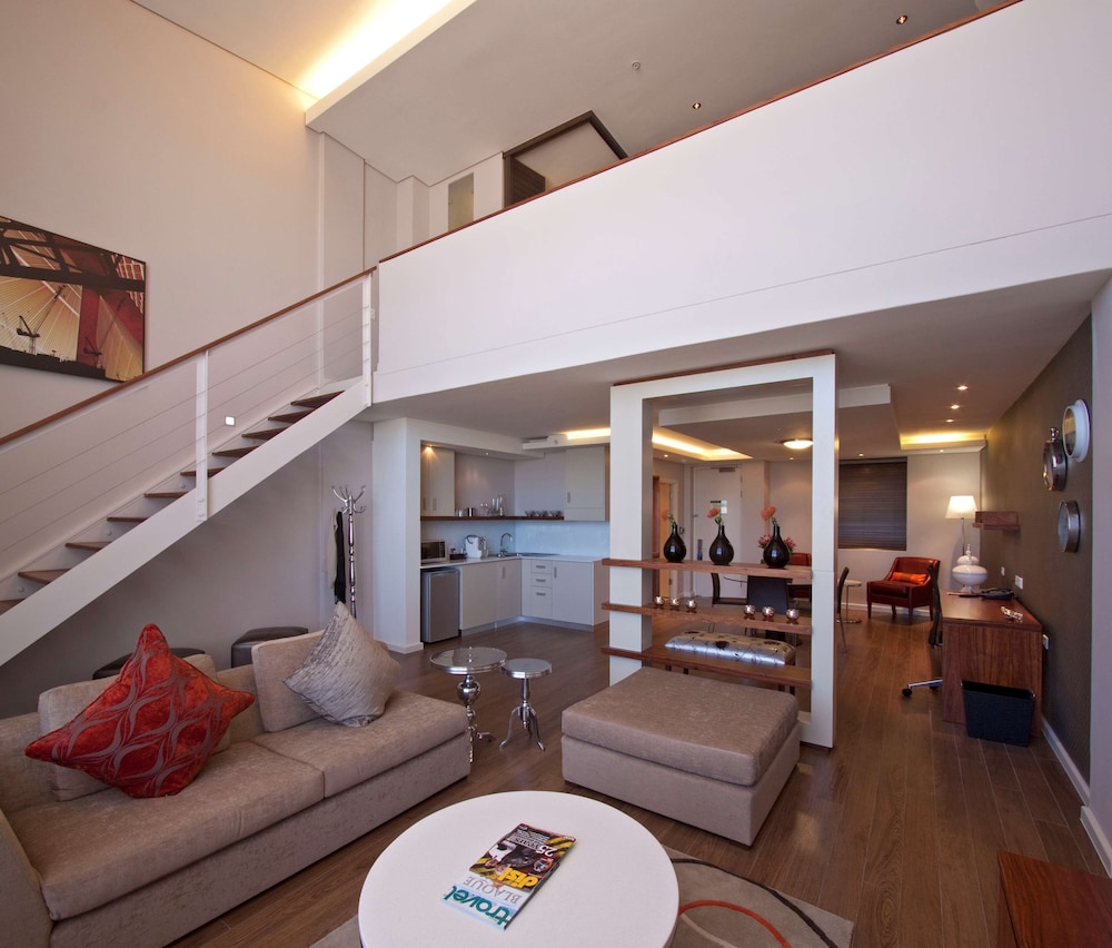 DoubleTree by Hilton Cape Town - Upper Eastside — Hotel rooms in Cape Town, Western Cape