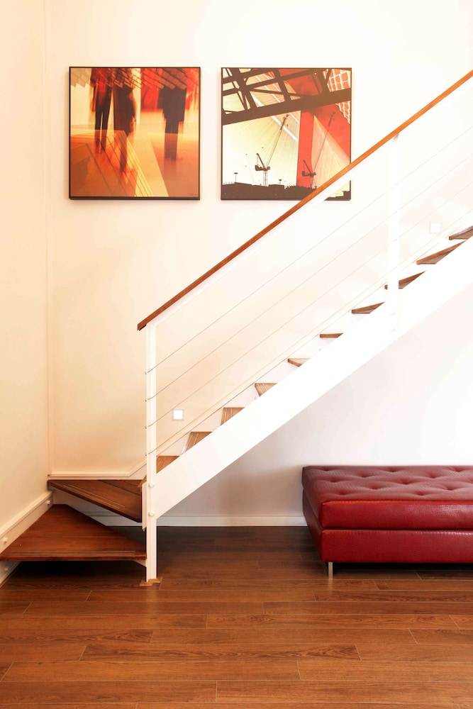 DoubleTree by Hilton Cape Town - Upper Eastside — Hotel building in Cape Town, Western Cape
