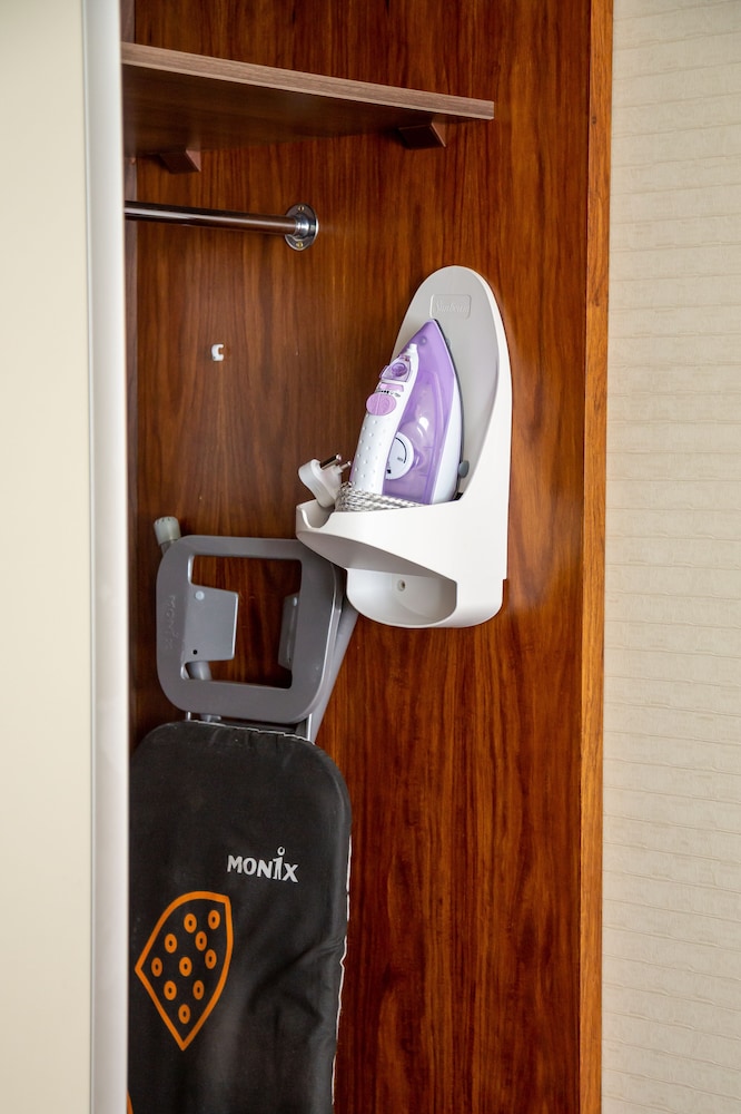 DoubleTree by Hilton Cape Town - Upper Eastside — Hotel rooms in Cape Town, Western Cape