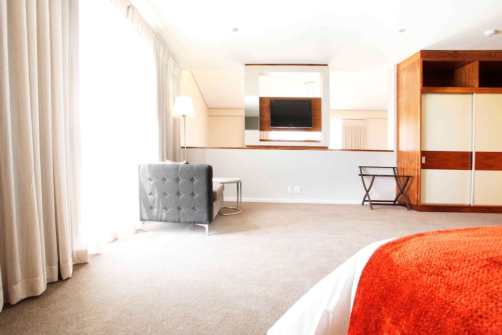 DoubleTree by Hilton Cape Town - Upper Eastside — Hotel rooms in Cape Town, Western Cape