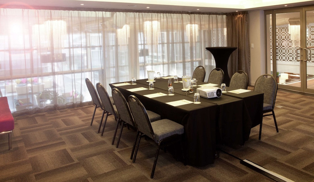 DoubleTree by Hilton Cape Town - Upper Eastside — Hotel building in Cape Town, Western Cape