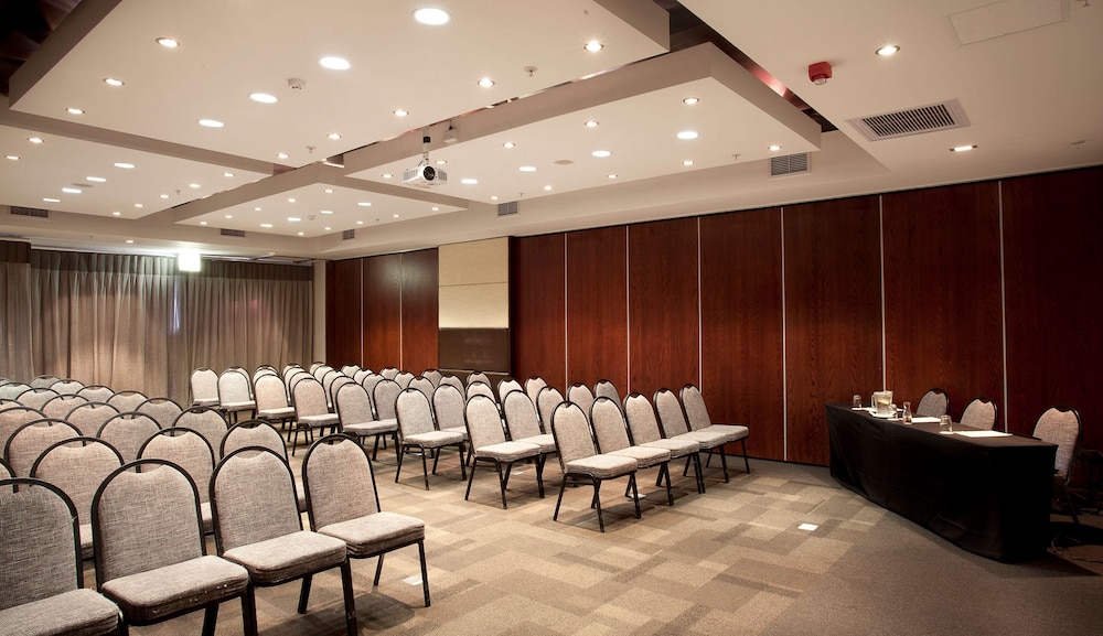 DoubleTree by Hilton Cape Town - Upper Eastside — Hotel building in Cape Town, Western Cape