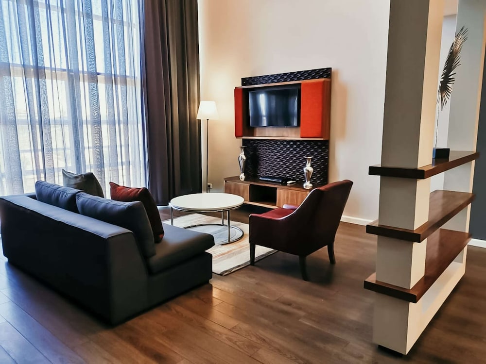 DoubleTree by Hilton Cape Town - Upper Eastside — Hotel rooms in Cape Town, Western Cape