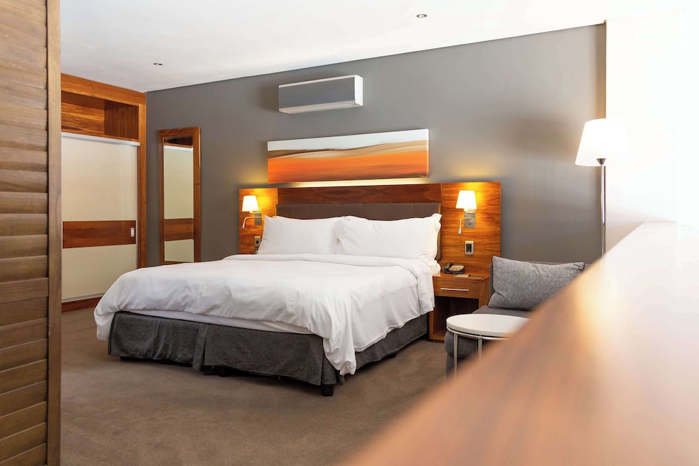 DoubleTree by Hilton Cape Town - Upper Eastside — Hotel rooms in Cape Town, Western Cape
