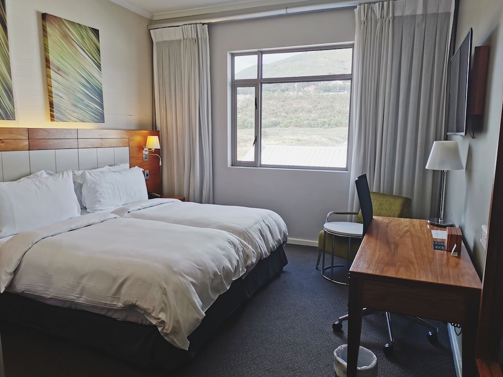 DoubleTree by Hilton Cape Town - Upper Eastside — Hotel rooms in Cape Town, Western Cape