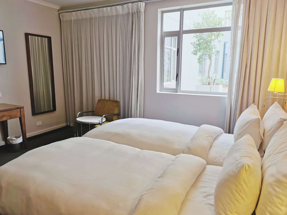DoubleTree by Hilton Cape Town - Upper Eastside — Hotel rooms in Cape Town, Western Cape