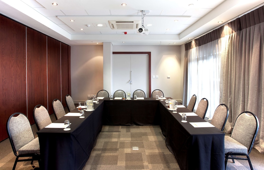 DoubleTree by Hilton Cape Town - Upper Eastside — Hotel building in Cape Town, Western Cape