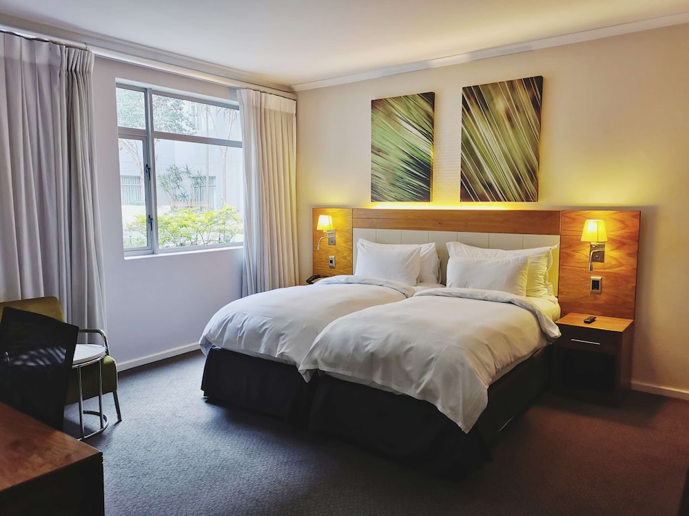 DoubleTree by Hilton Cape Town - Upper Eastside — Hotel rooms in Cape Town, Western Cape