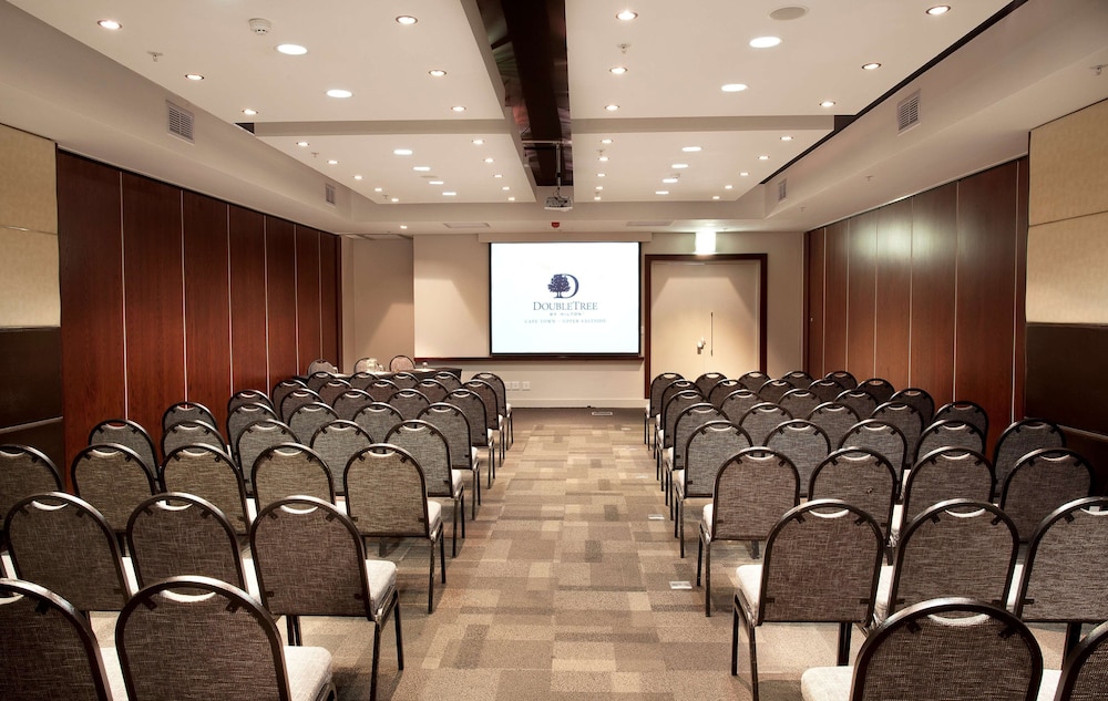 DoubleTree by Hilton Cape Town - Upper Eastside — Hotel building in Cape Town, Western Cape