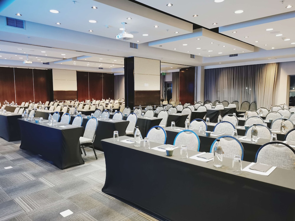 DoubleTree by Hilton Cape Town - Upper Eastside — Hotel building in Cape Town, Western Cape