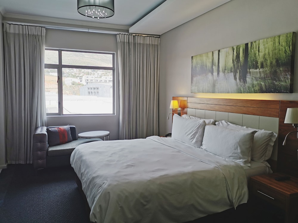 DoubleTree by Hilton Cape Town - Upper Eastside — Hotel rooms in Cape Town, Western Cape