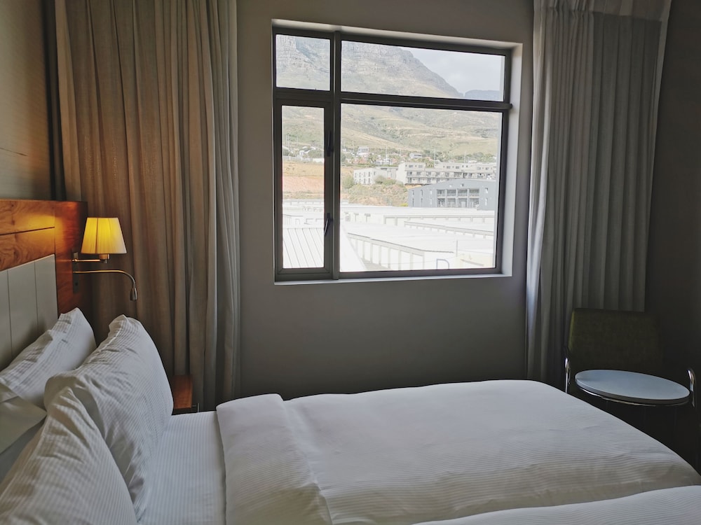 DoubleTree by Hilton Cape Town - Upper Eastside — Hotel rooms in Cape Town, Western Cape