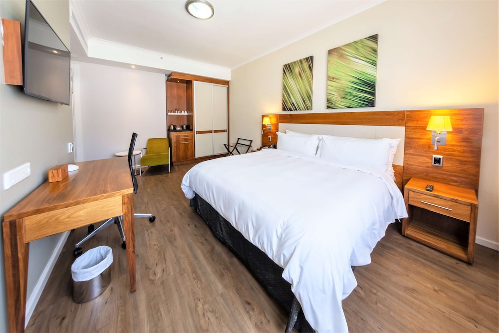 DoubleTree by Hilton Cape Town - Upper Eastside — Hotel rooms in Cape Town, Western Cape
