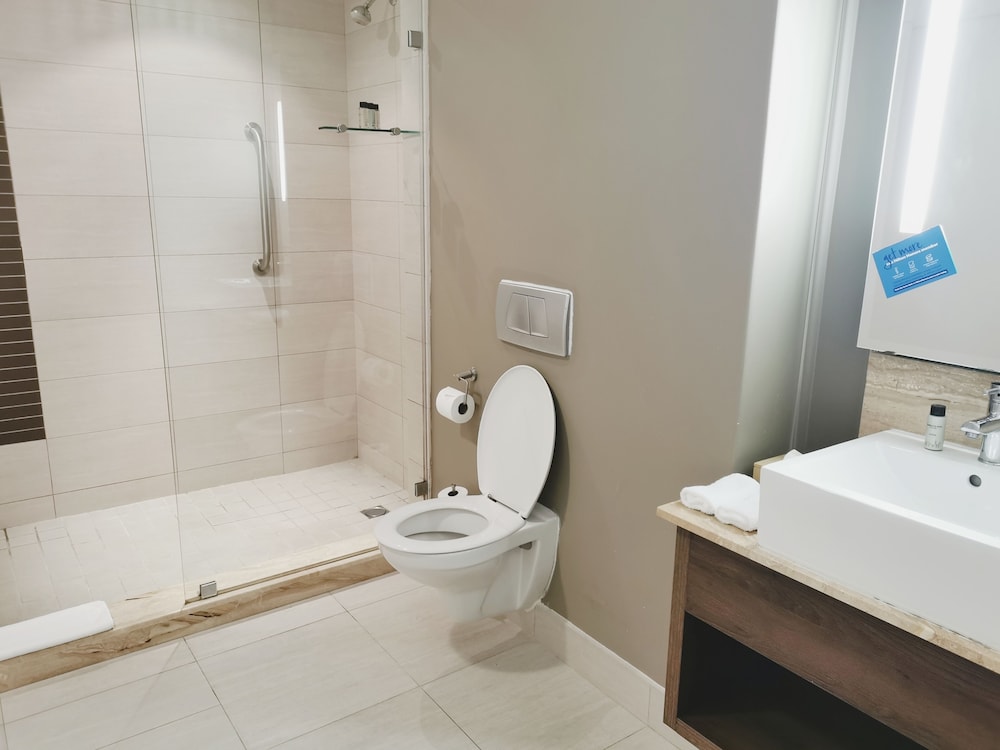 DoubleTree by Hilton Cape Town - Upper Eastside — Hotel rooms in Cape Town, Western Cape