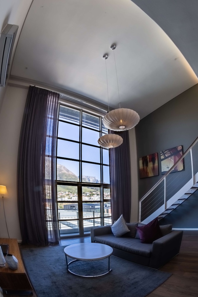 DoubleTree by Hilton Cape Town - Upper Eastside — Hotel rooms in Cape Town, Western Cape