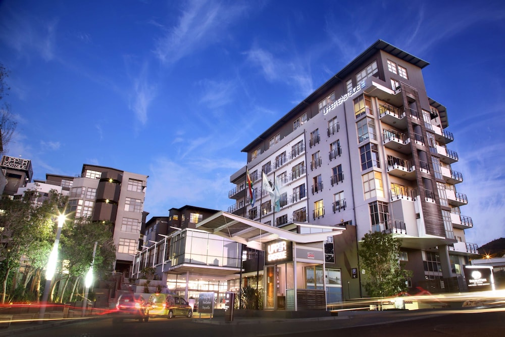 DoubleTree by Hilton Cape Town - Upper Eastside — Main photo in Cape Town, Western Cape