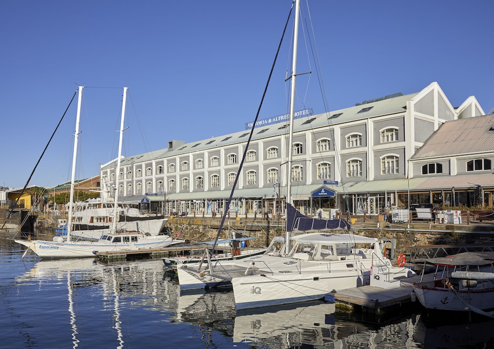 Victoria and Alfred Hotel by NEWMARK — Hotel building in Cape Town, Western Cape