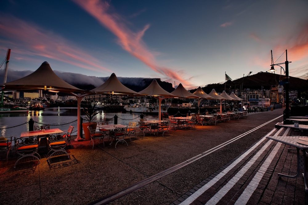 Victoria and Alfred Hotel by NEWMARK — Restaurant & bars in Cape Town, Western Cape