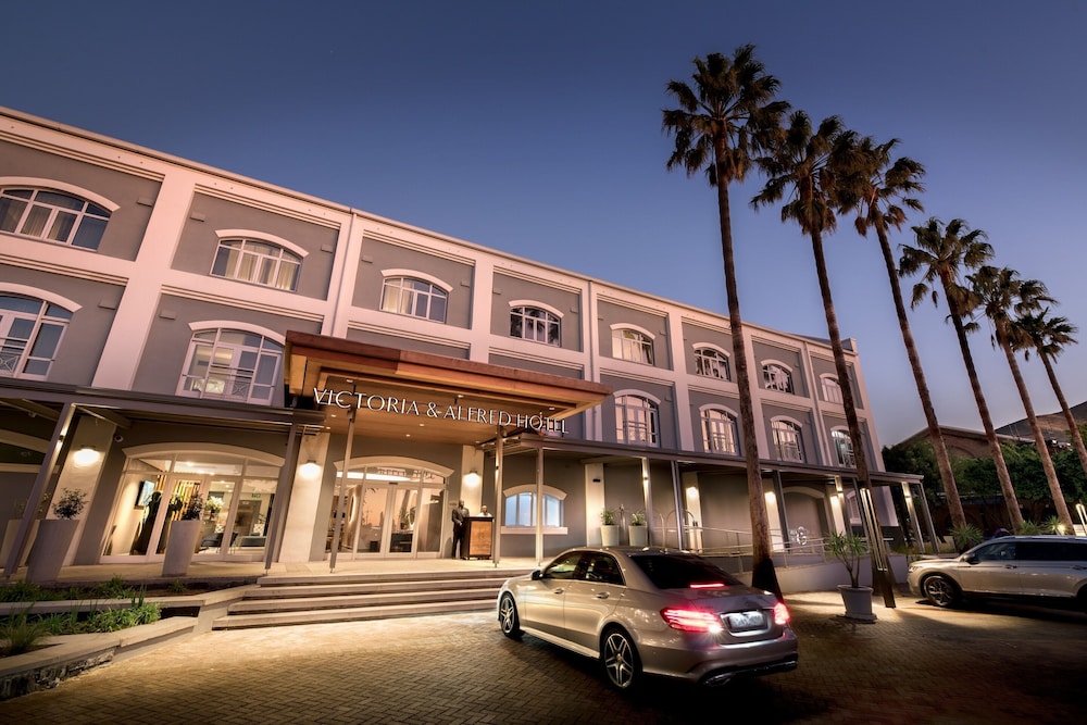 Victoria and Alfred Hotel by NEWMARK — Hotel building in Cape Town, Western Cape