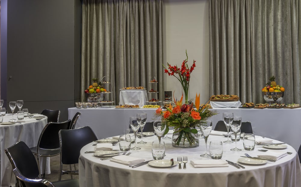 Victoria and Alfred Hotel by NEWMARK — Restaurant & bars in Cape Town, Western Cape