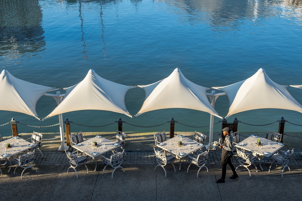 Victoria and Alfred Hotel by NEWMARK — Restaurant & bars in Cape Town, Western Cape