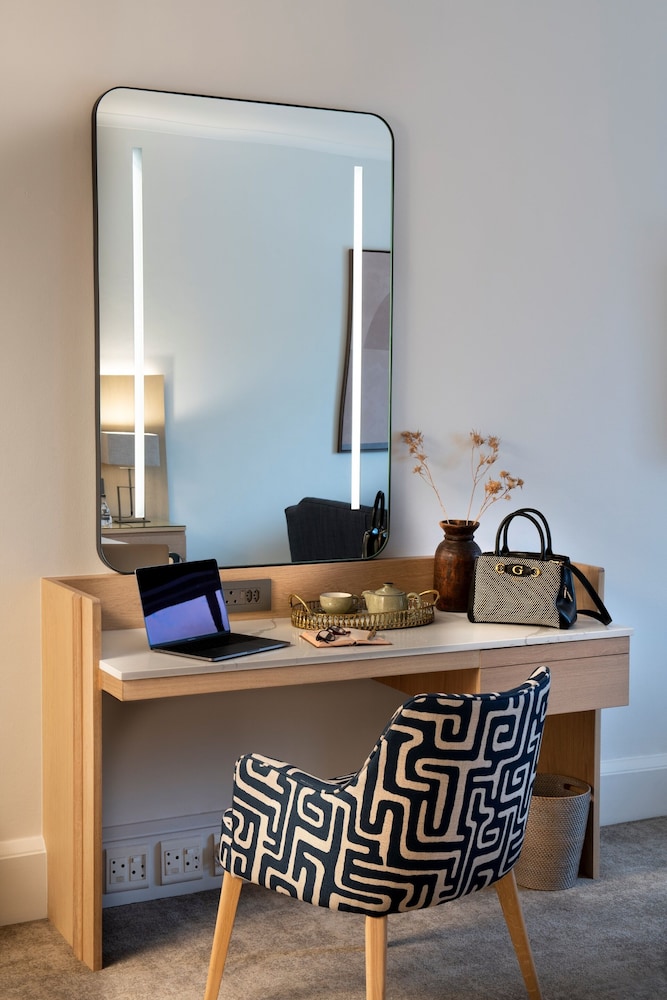Victoria and Alfred Hotel by NEWMARK — Hotel rooms in Cape Town, Western Cape