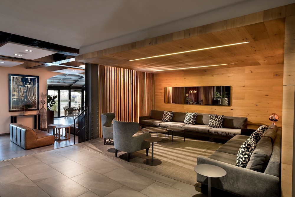 Victoria and Alfred Hotel by NEWMARK — Hotel building in Cape Town, Western Cape
