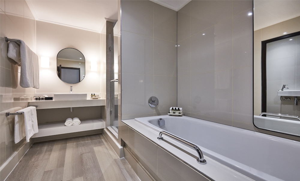 Victoria and Alfred Hotel by NEWMARK — Hotel rooms in Cape Town, Western Cape