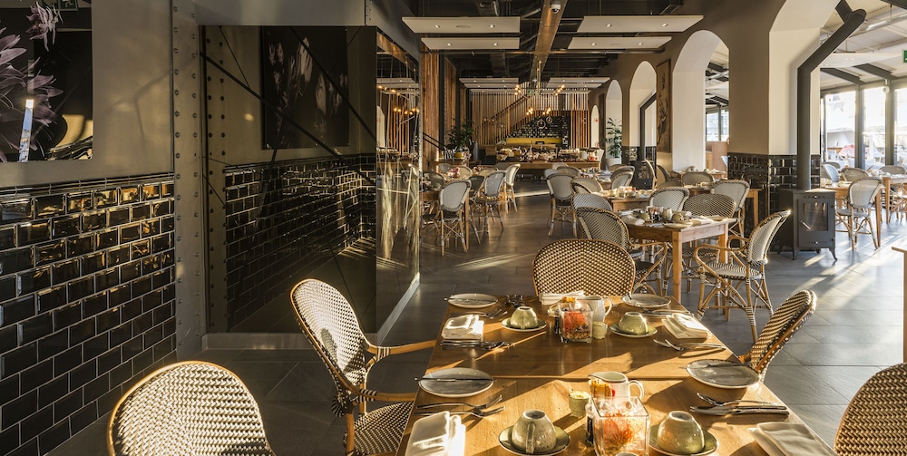 Victoria and Alfred Hotel by NEWMARK — Restaurant & bars in Cape Town, Western Cape