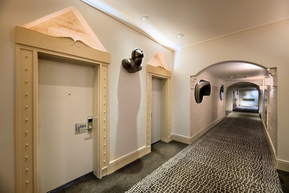 Victoria and Alfred Hotel by NEWMARK — Hotel building in Cape Town, Western Cape