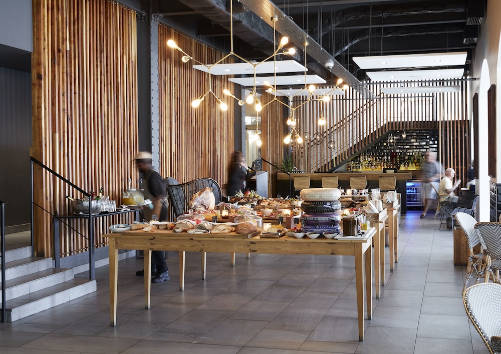 Victoria and Alfred Hotel by NEWMARK — Restaurant & bars in Cape Town, Western Cape