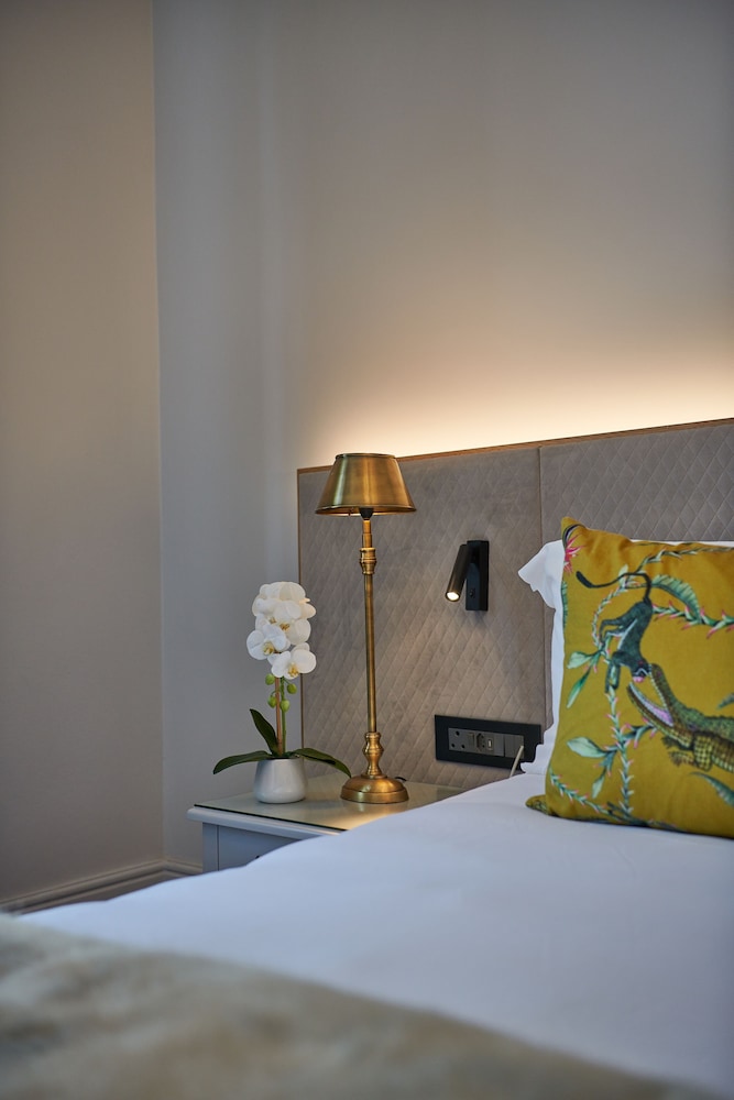 The Winchester Hotel by NEWMARK — Hotel rooms in Cape Town, Western Cape
