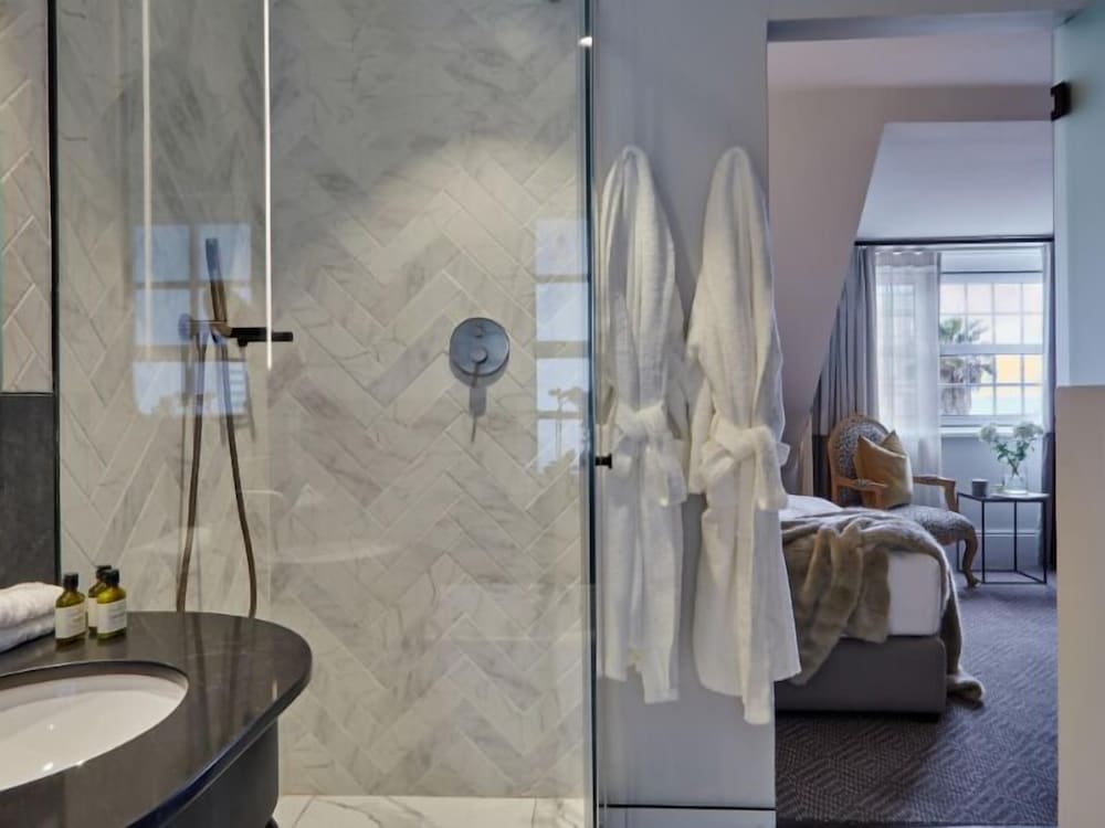 The Winchester Hotel by NEWMARK — Hotel rooms in Cape Town, Western Cape