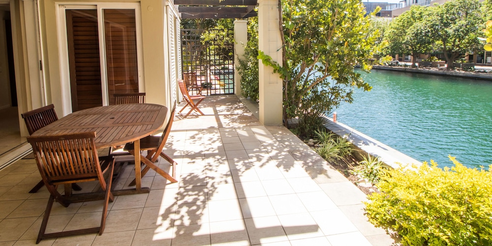 Waterfront Village — Hotel building in Cape Town, Western Cape