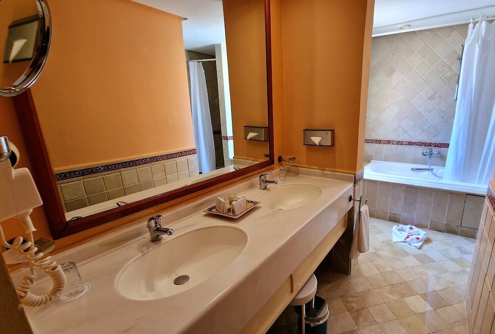 Hotel Alhambra Thalasso — Hotel rooms in Hammamet, Nabeul