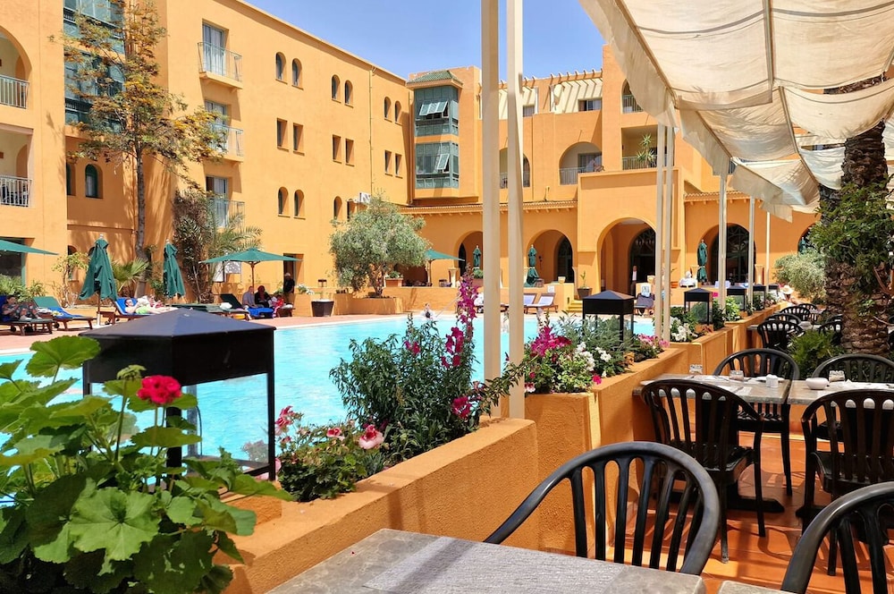 Hotel Alhambra Thalasso — Swimming pool in Hammamet, Nabeul