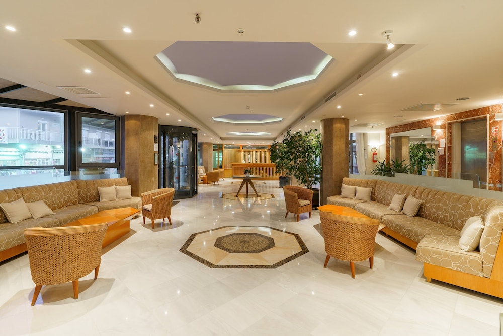 Pearl Beach Hotel — Hotel building in Rethymnon