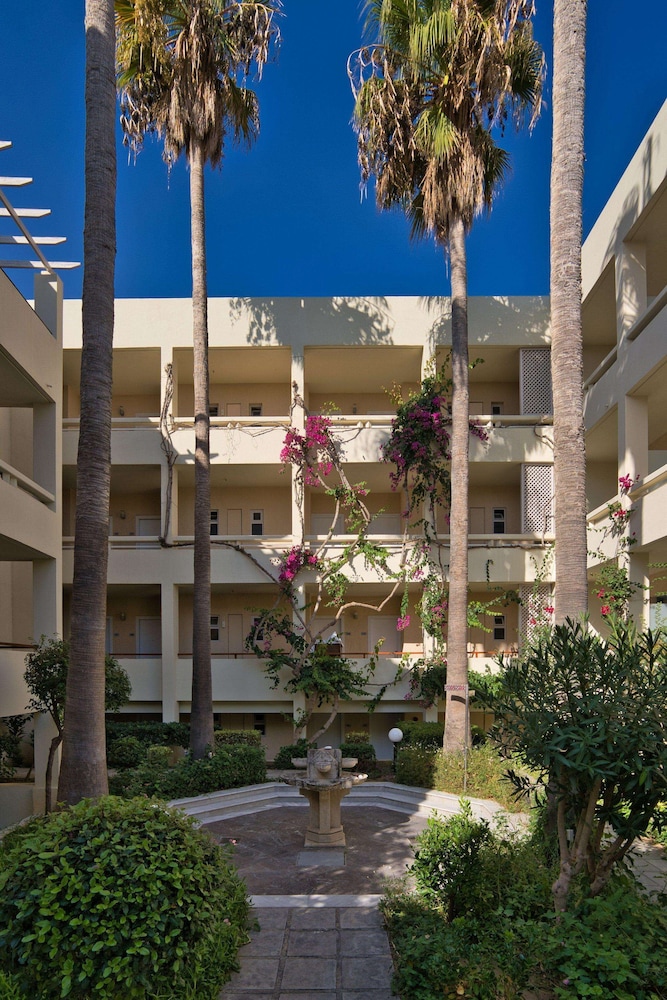 Pearl Beach Hotel — Hotel building in Rethymnon