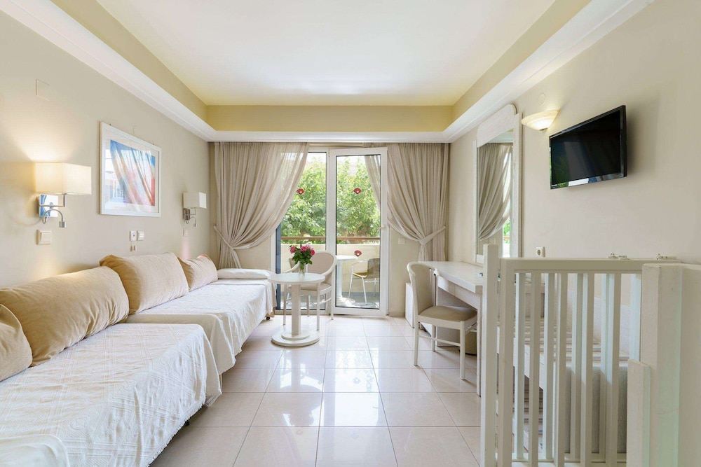 Pearl Beach Hotel — Hotel rooms in Rethymnon
