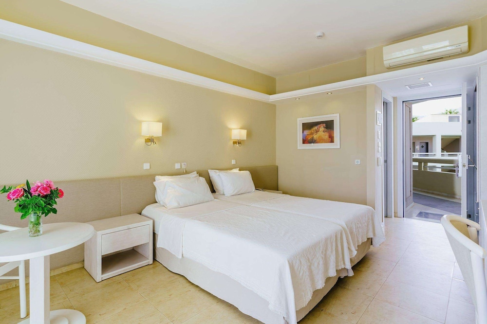 Pearl Beach Hotel — Hotel rooms in Rethymnon