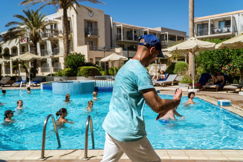Pearl Beach Hotel — Swimming pool in Rethymnon