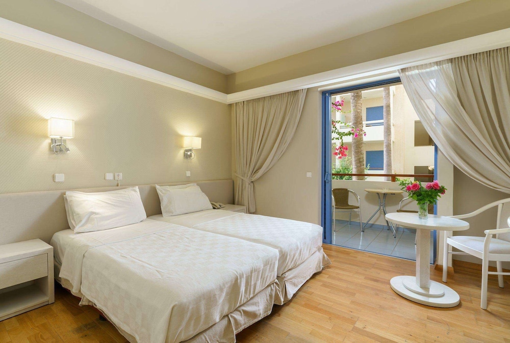 Pearl Beach Hotel — Hotel rooms in Rethymnon