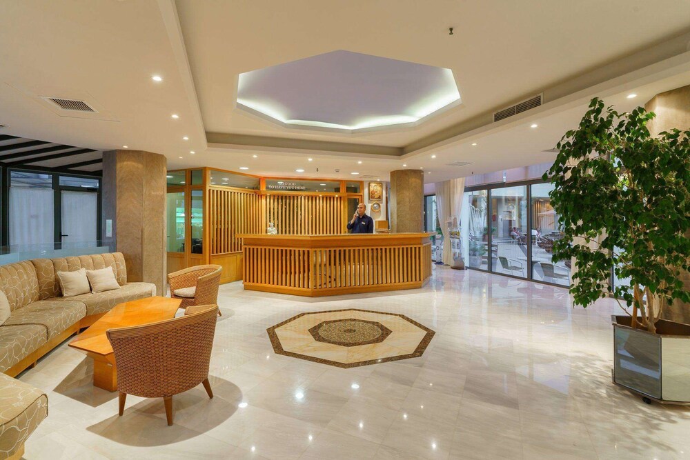 Pearl Beach Hotel — Hotel building in Rethymnon