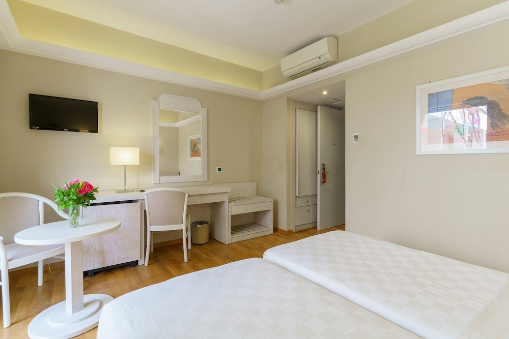 Pearl Beach Hotel — Hotel rooms in Rethymnon