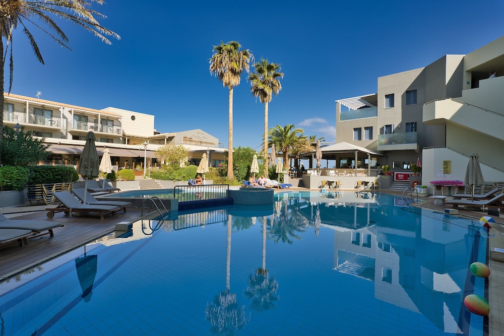 Pearl Beach Hotel — Swimming pool in Rethymnon