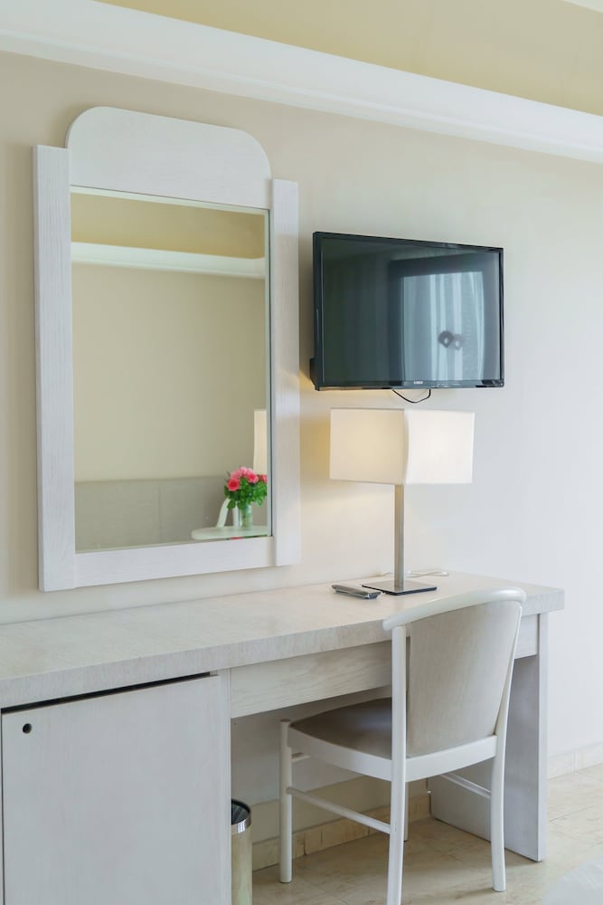 Pearl Beach Hotel — Hotel rooms in Rethymnon
